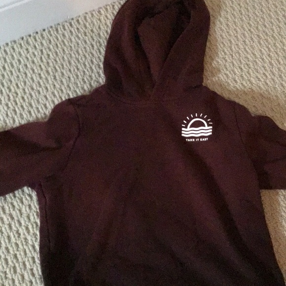 Vineyard vines shorts, 2 sweatshirts - Picture 3 of 4